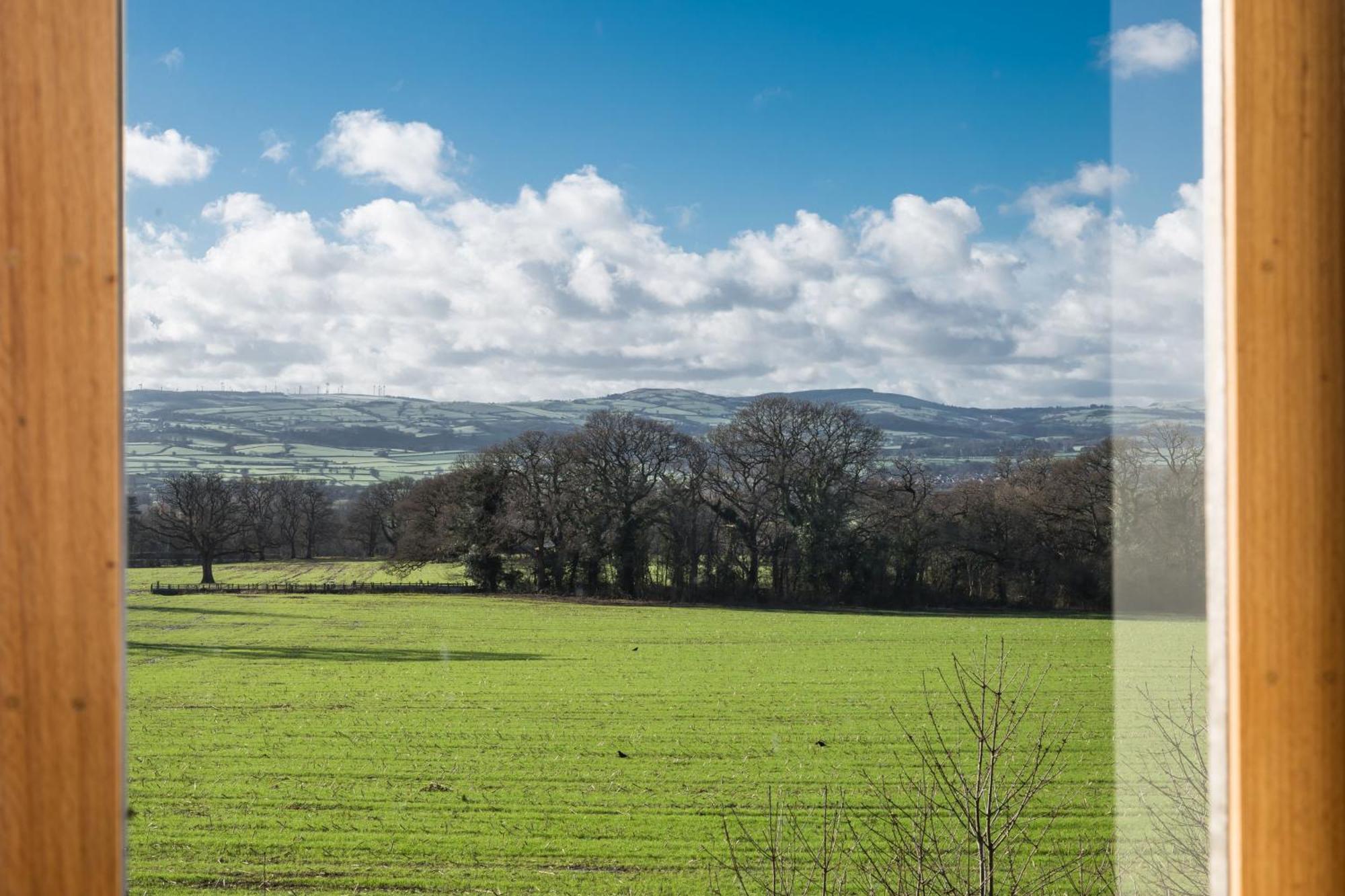 The Barn At Plas Ashpool Sleeps 8 Llandyrnog Luaran gambar